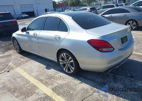 2018 Mercedes-Benz C 300 из США, поврежденный, VIN 55SWF4JB5JU259262